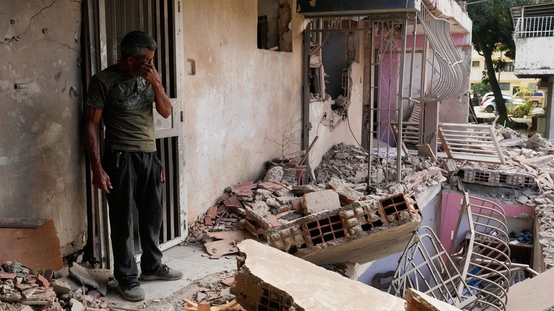 Wilman Gonzalez standing at his home in Catia La Mar on Sunday, Jan. 4, 2026 | Photo: Matias Delacroix/AP Photo
