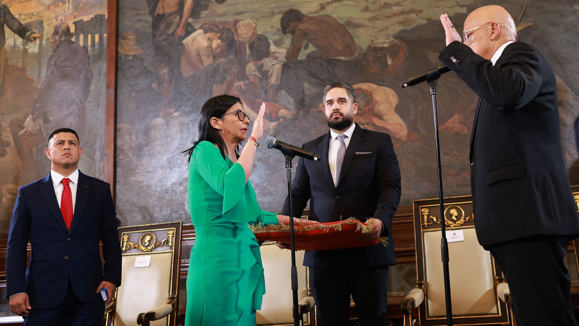 Delcy Rodriguez (2nd L) sworn in at the National Assembly in Caracas, Venezuela on Jan. 5, 2026 | Photo: Presidency of Venezuela/Handout via XINHUA