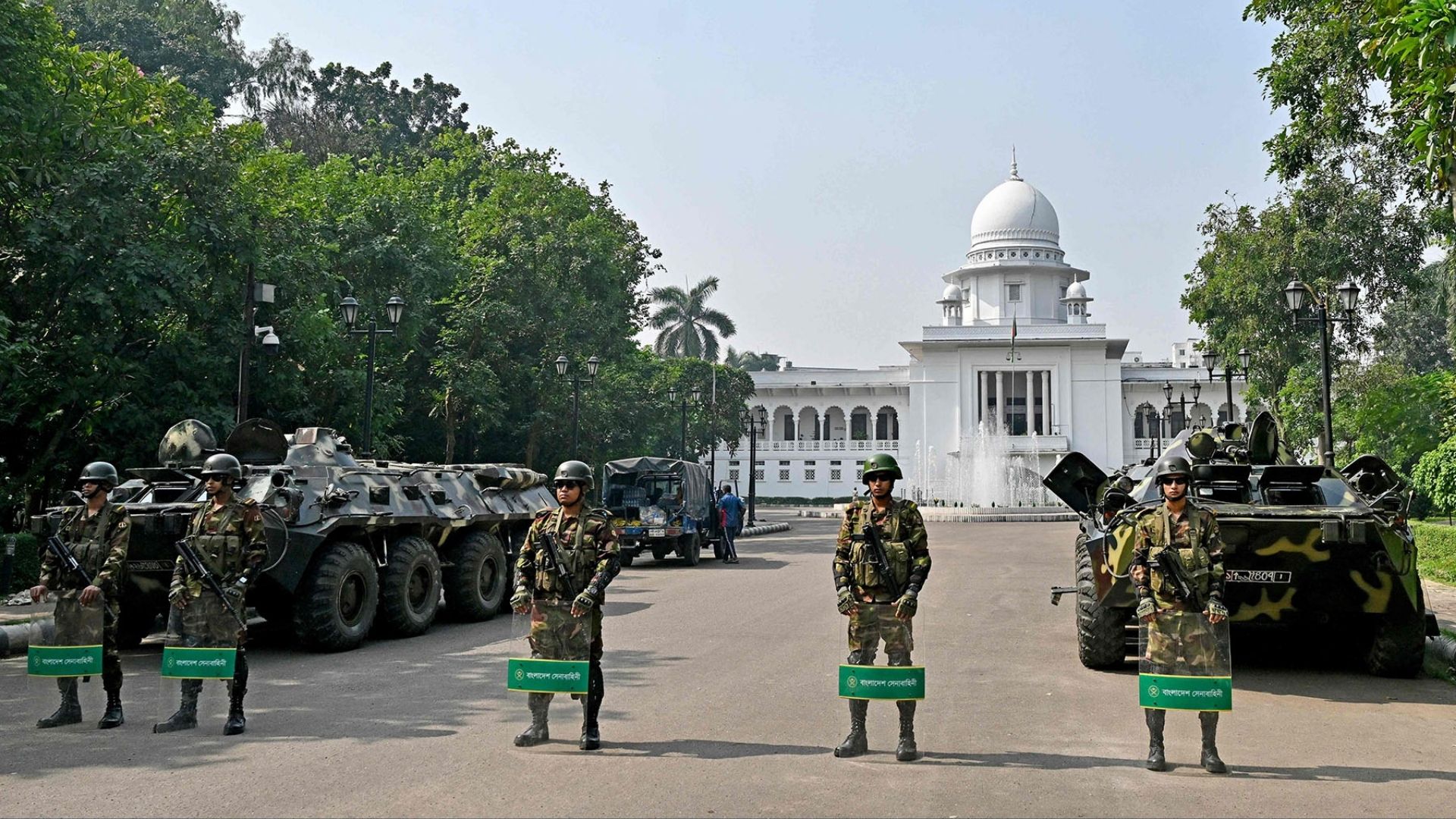 Bangladesh's army personnel stand guard at the International Crimes Tribunals premises in Dhaka on November 13, 2025 | Photo: Munir Uz Zaman/AFP