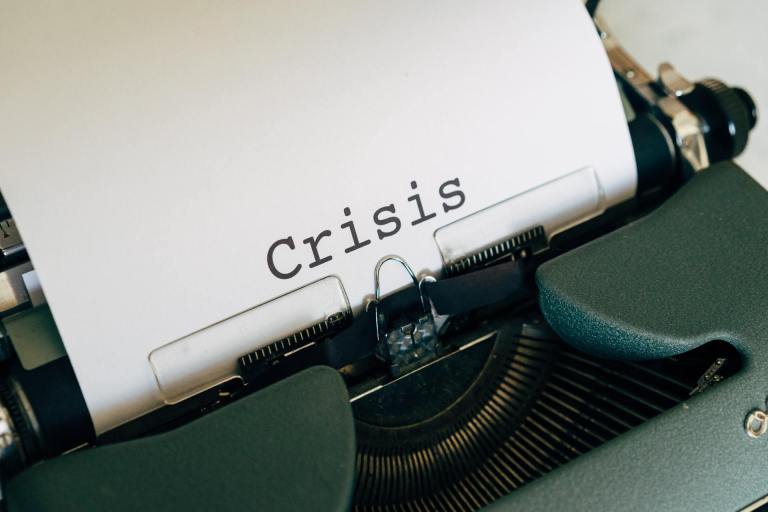 Frequent and pronounced crisis lead back to poverty | Photo by: Markus Winkler / unsplash